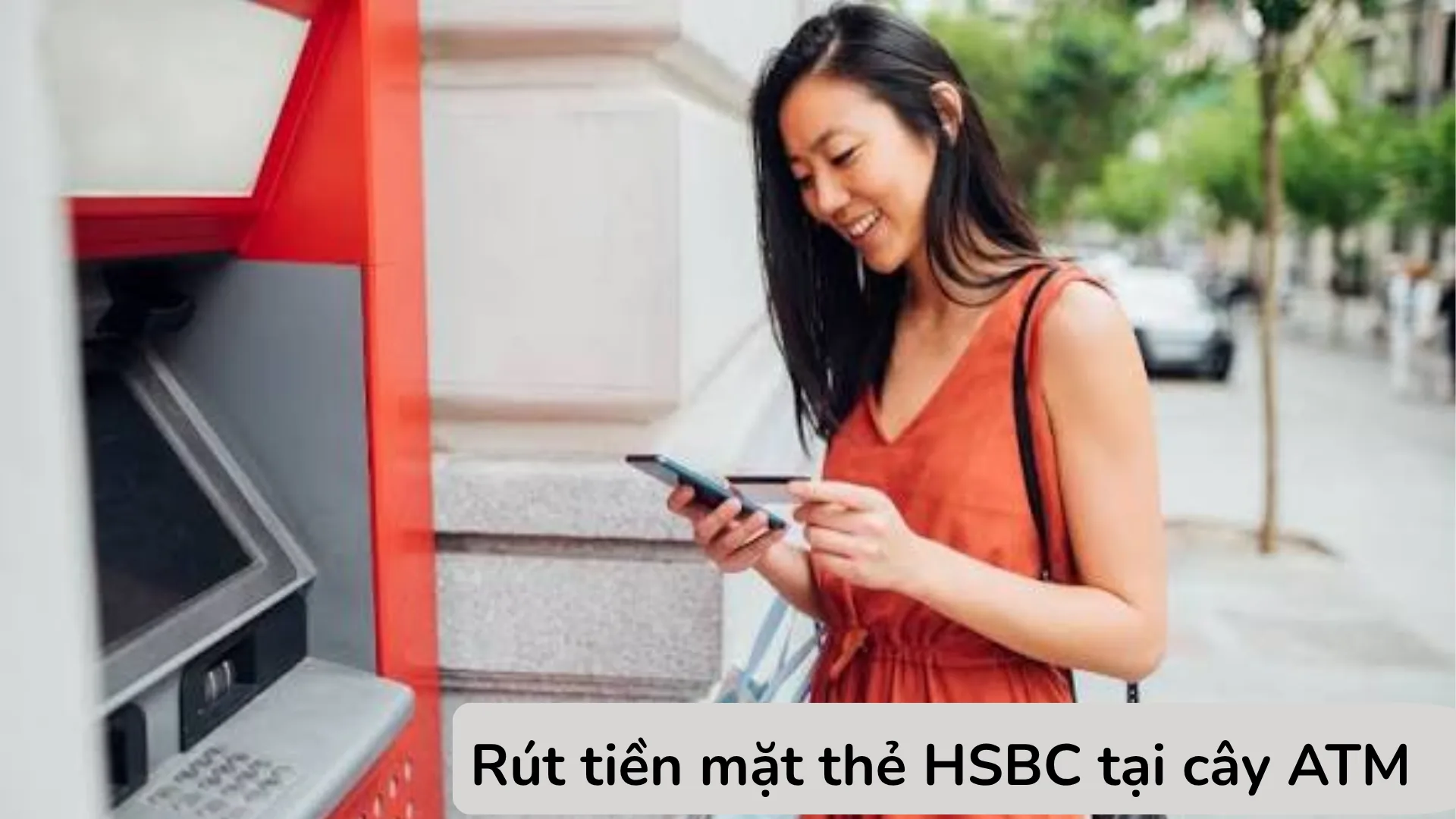 Hướng dẫn 3 bước cách rút tiền mặt thẻ tín dụng HSBC tại cây ATM có biểu tượng VISA hoặc PLUS.