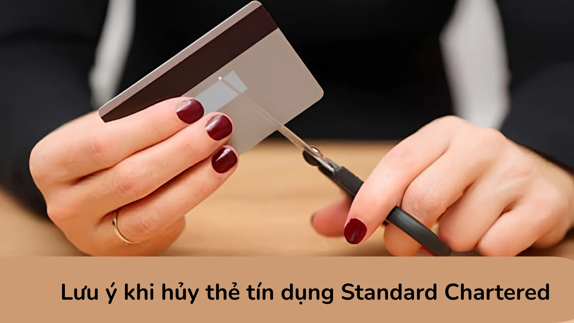 Lưu ý thời hạn chấm dứt hợp đồng thẻ tín dụng Standard Chartered để tránh phí thường niên năm sau.