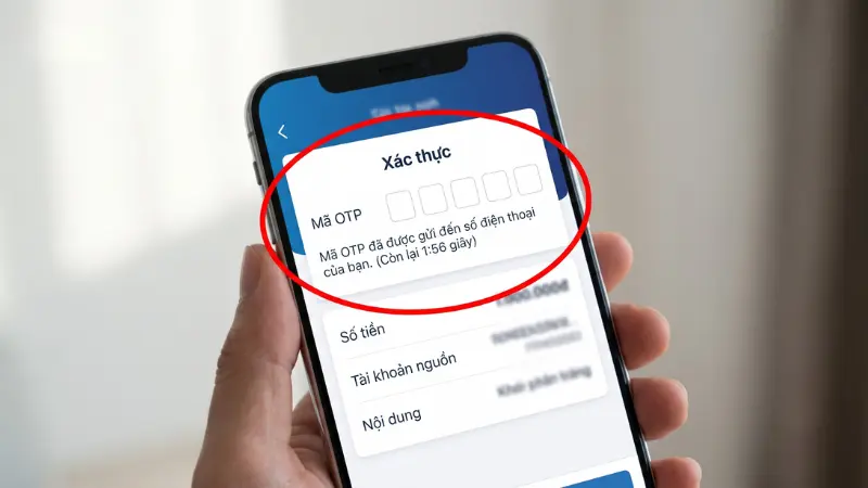 Thao tác gửi tiền trực tuyến ngay trên thiết bị di động giúp người dùng thực hiện giao dịch mọi lúc mọi nơi.