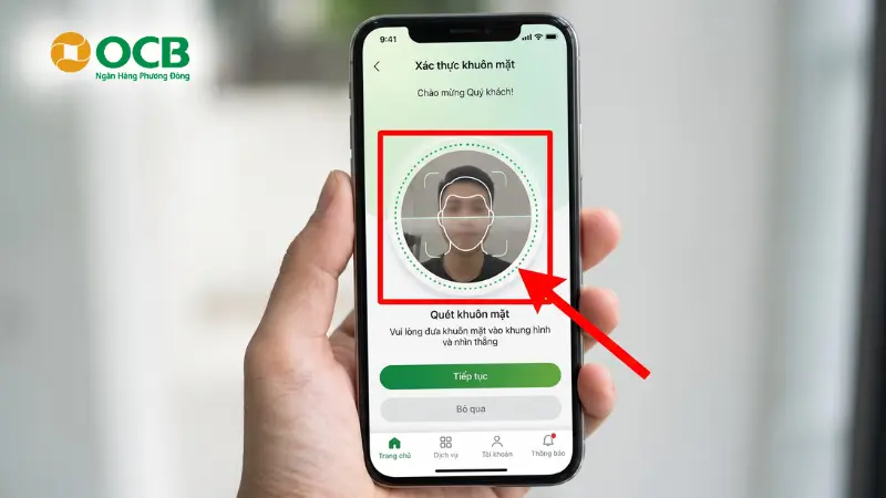 Bước định danh eKYC bằng khuôn mặt trên app OCB OMNI.