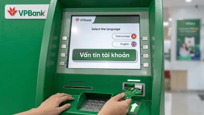 Khách hàng có thể kiểm tra dòng tiền khả dụng tức thì trên màn hình máy rút tiền tự động hoặc xem chi tiết trên biên lai sau khi hoàn tất lệnh.