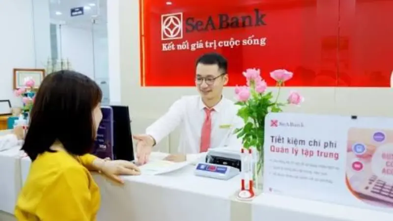 Phụ nữ nhận vốn từ chương trình liên kết Hội Liên hiệp Phụ nữ.